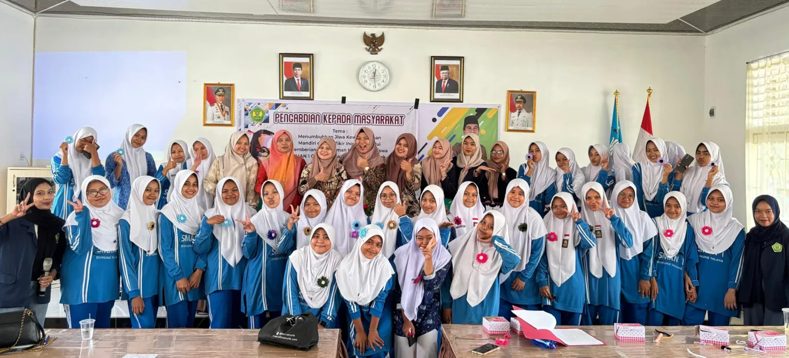 The Community Service (PKM) Management Study Program Faculty of Economics and Business Bung Hatta University Shares Entrepreneurship Experience with Students of SMA N 1 Gunung Talang, Solok Regency