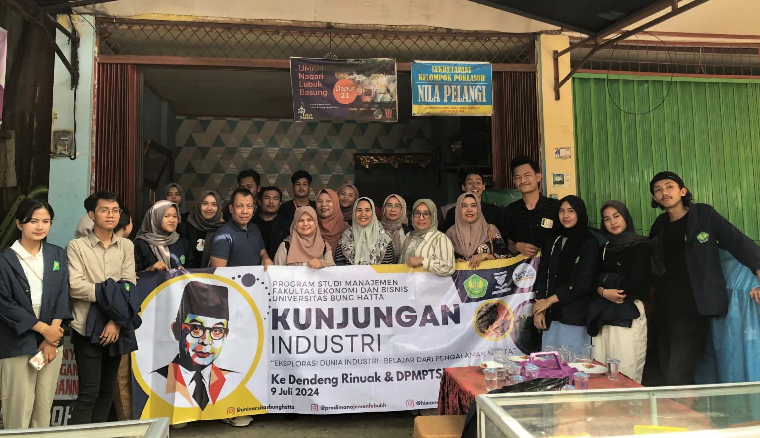 Industrial Visit by Management Study Program Students of the Faculty of Economics and Business Bung Hatta University to DPMPTSP Agam