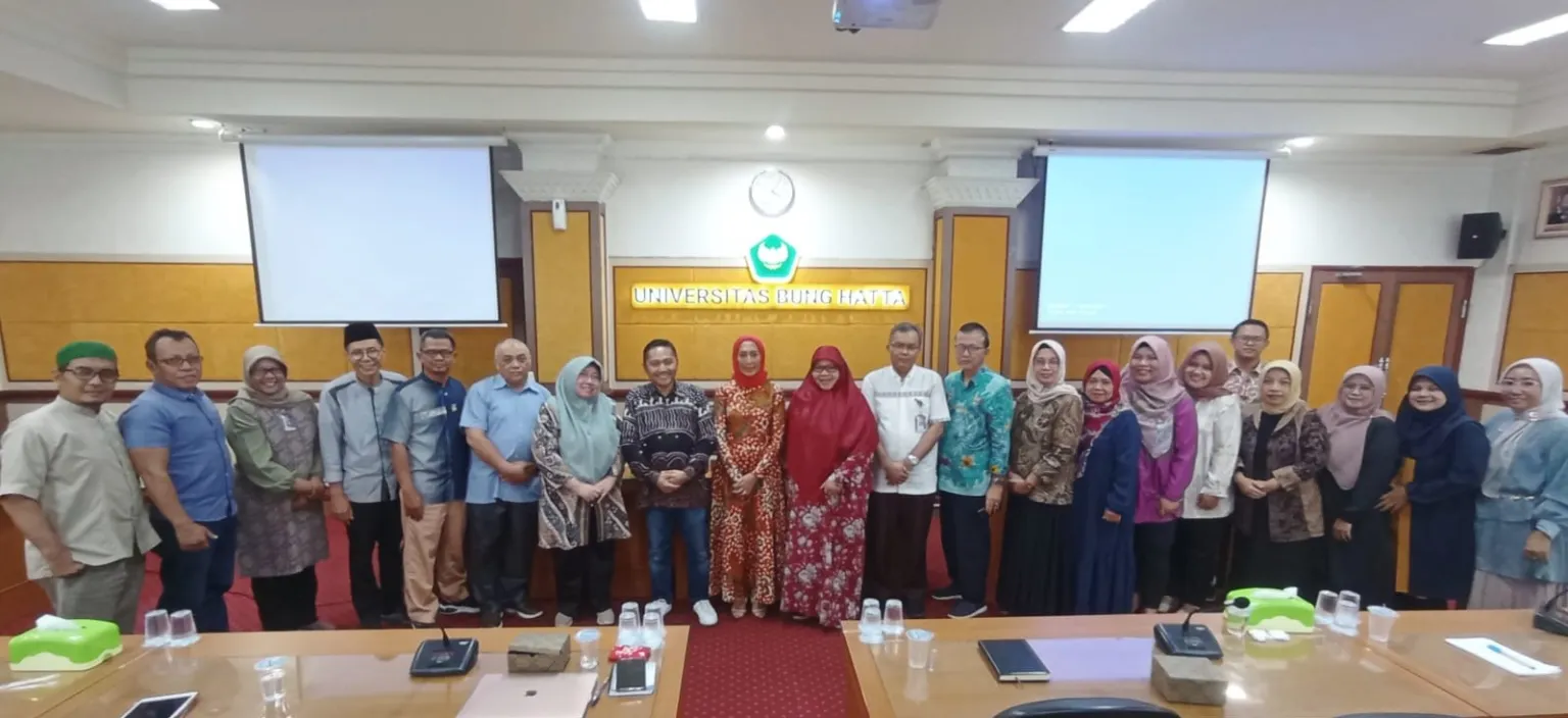 The Chancellor of Bung Hatta University Welcomes a Visit from the Islamic Indonesia University
