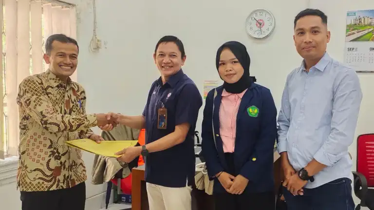 Indonesian Language and Literature Education Student Undertakes Industrial Internship at PT Semen Padang