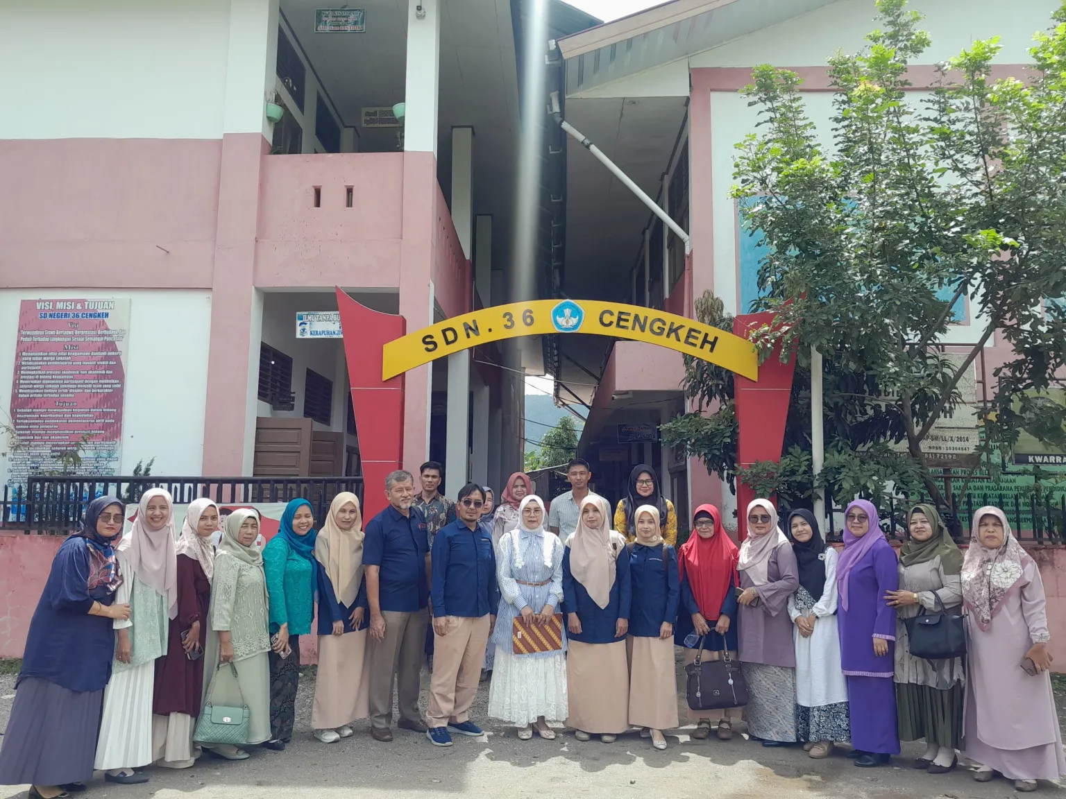 Mathematics Education Study Program of FKIP Bung Hatta University Conducts Community Service at SDN 36 Cengkeh