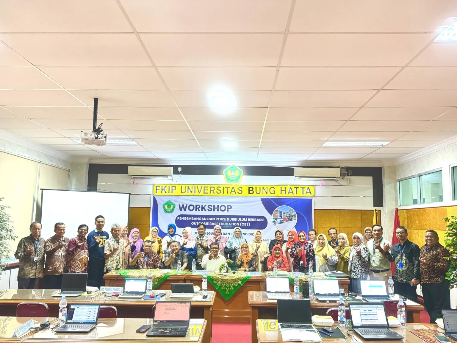 Faculty of Teacher Training and Education (FKIP) of Universitas Bung Hatta Holds Workshop on Curriculum Development and Revision Based on Outcome-Based Education (OBE)
