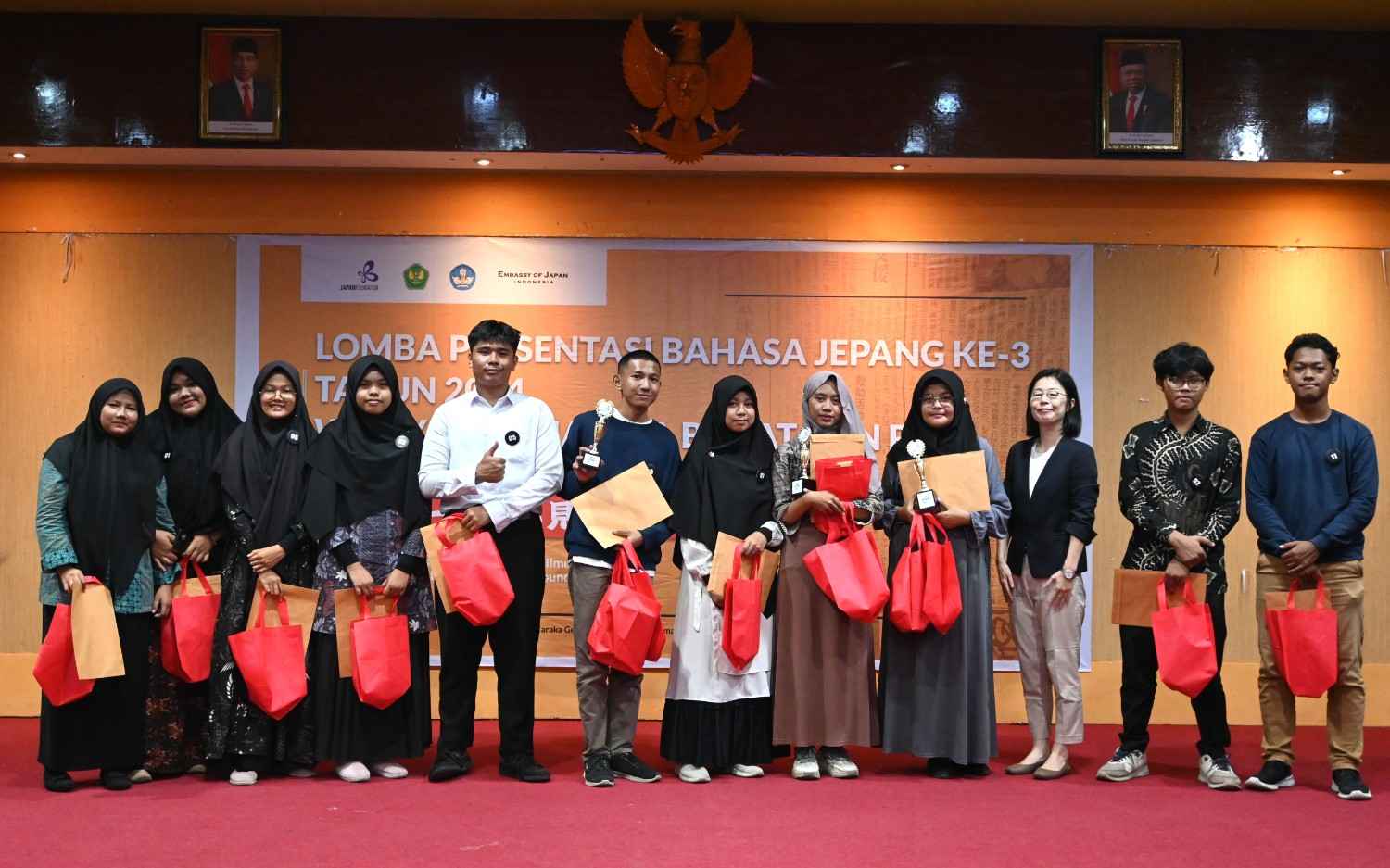 Japanese Literature Study Program Holds Japanese Language Presentation Competition for West Sumatra and Riau Regions