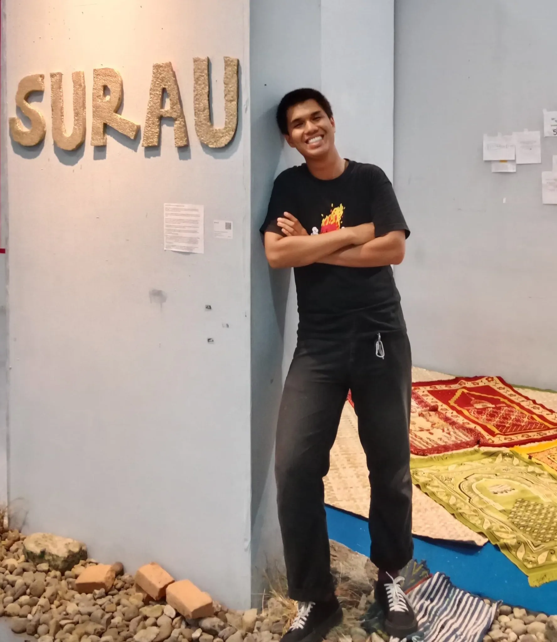 Alfarizi Andrinaldi, an Indonesian Literature student from the Faculty of Cultural Sciences at Universitas Bung Hatta, exhibits “Surau” installation at the Belanak Community