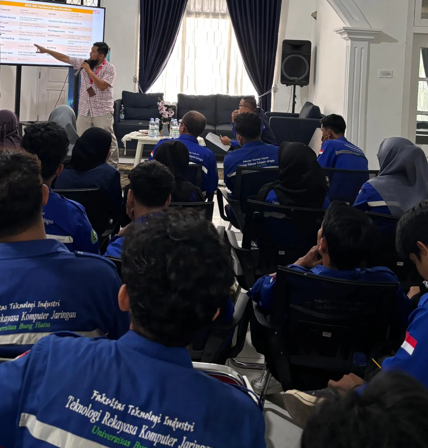 Students of the Computer Network Engineering Study Program Visit the Indonesian Internet Service Providers Association (ASIP)