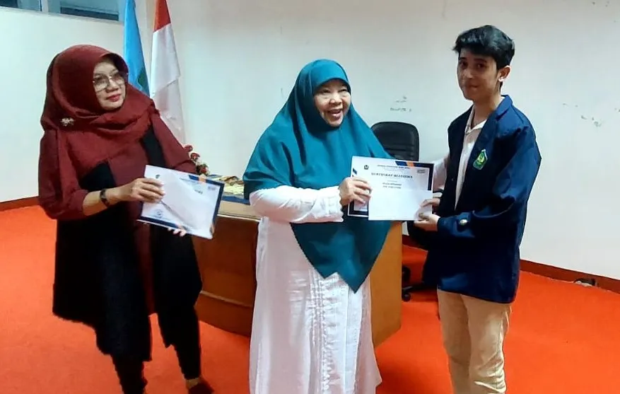 The Faculty of Economics and Business Provides Tuition Assistance to Students