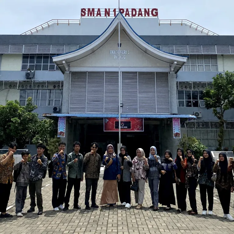 Public Educational Visit of the BEI FEB Bung Hatta University Investment Gallery to SMAN 1 Padang