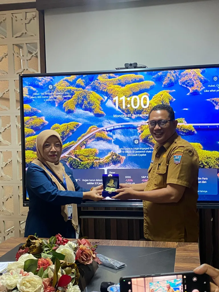 The Management Study Program Research Team of the Faculty of Economics and Business at Bung Hatta University held a Focus Group Discussion (FGD) on Fintech Development for the Economic Resilience of Women's SMEs in the Mentawai Islands