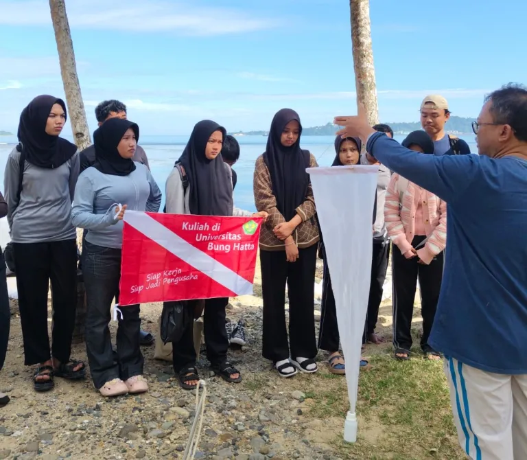 Excitement of the Marine Biology Field Practicum for Students of Fisheries Resource Utilization FPIK-Bung Hatta University