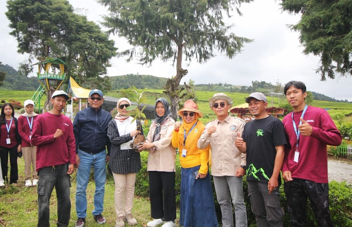 “Kemah Ekonomi Berbakti” Camp Strengthens Soft Skills and Social Awareness among FEB Students of Universitas Bung Hatta