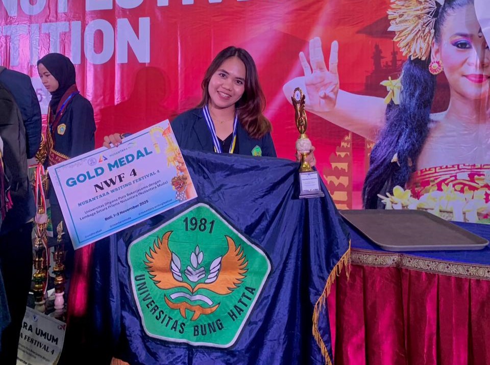 Tessalonika Manurung, a Law Student, won a gold medal at the 4th Nusantara Writing Festival.