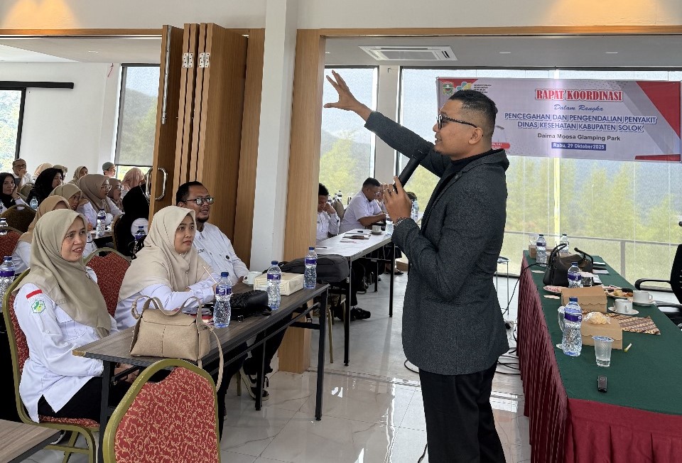 Universitas Bung Hatta Lecturer Encourages Health Workers in Solok to Build Healing Communication in the Digital Era