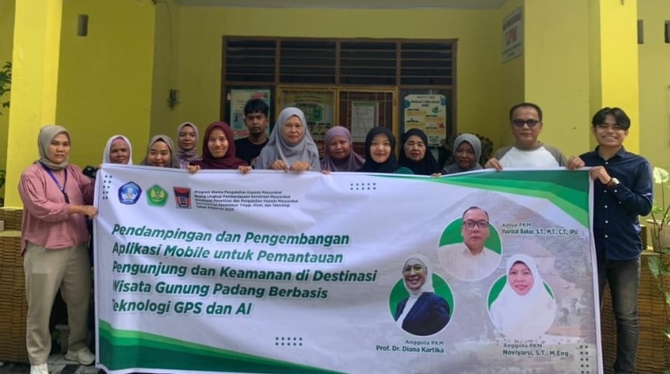 Universitas Bung Hatta PKM Team Introduces GPS & AI–Based Visitor Monitoring Application at Gunung Padang to Support Sustainable Tourism