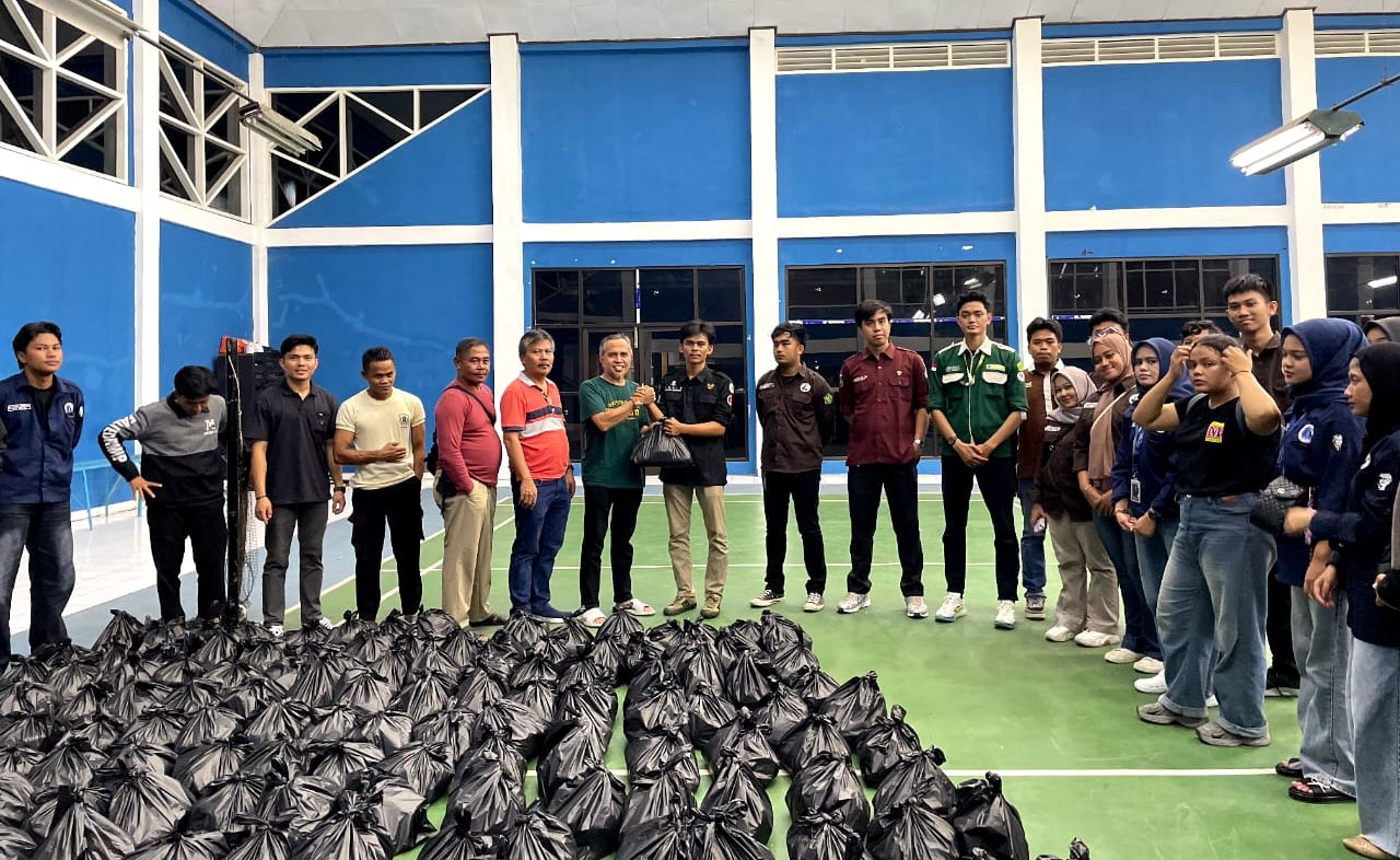 Universitas Bung Hatta Distributes Flood Relief Donations in West Sumatra