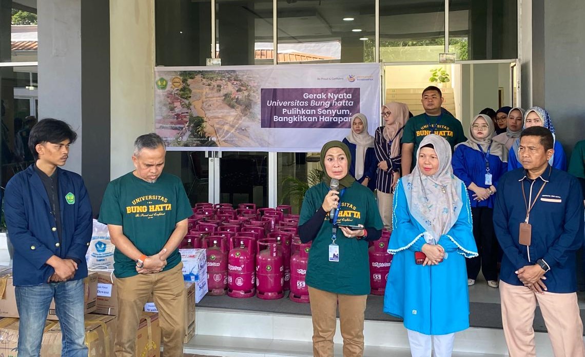 Universitas Bung Hatta Distributes 100 LPG Cylinders for Disaster Relief in West Sumatra