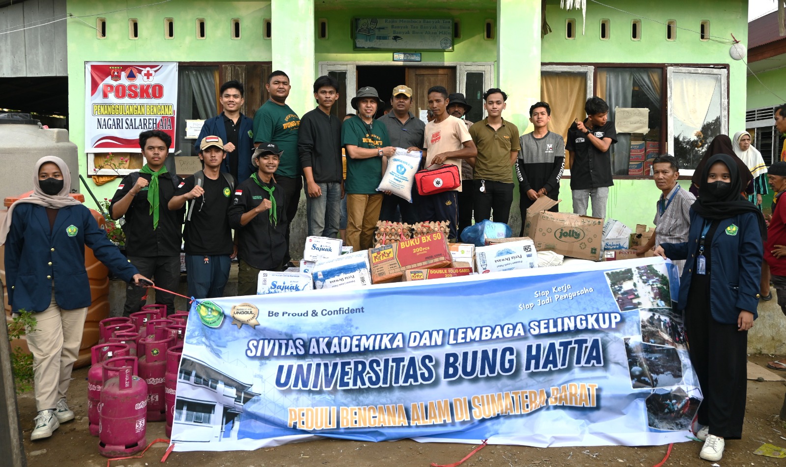 Universitas Bung Hatta Delivers Disaster Relief Directly to Salareh Aia Village, Agam