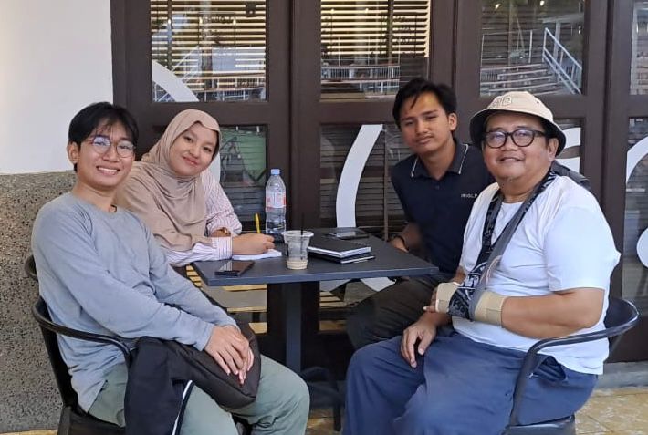 FPIK Lecturer of Universitas Bung Hatta Engages in Environmental Journalism Discussion with UNP Students