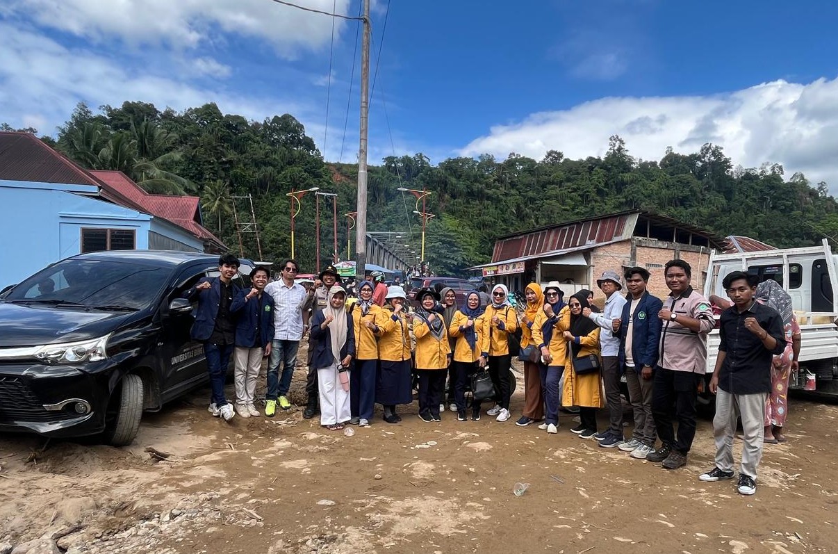 PKM of Faculty of Civil Engineering and Planning Collaborates with UTM CRC in Flood Disaster Response in Padang