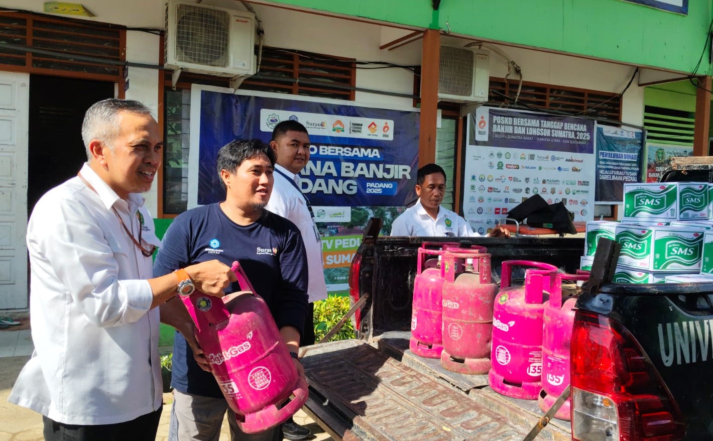 Universitas Bung Hatta Channels Flood Relief Aid Through Joint Post with Yayasan Dar el-Iman