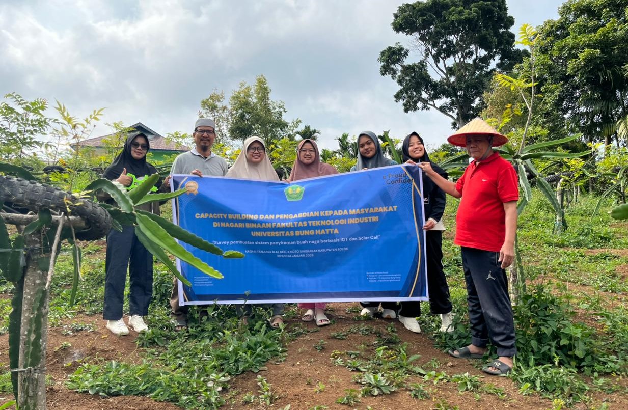 FTI Universitas Bung Hatta Conducts IoT and Solar-Powered Dragon Fruit Irrigation Survey in Tanjung Alai
