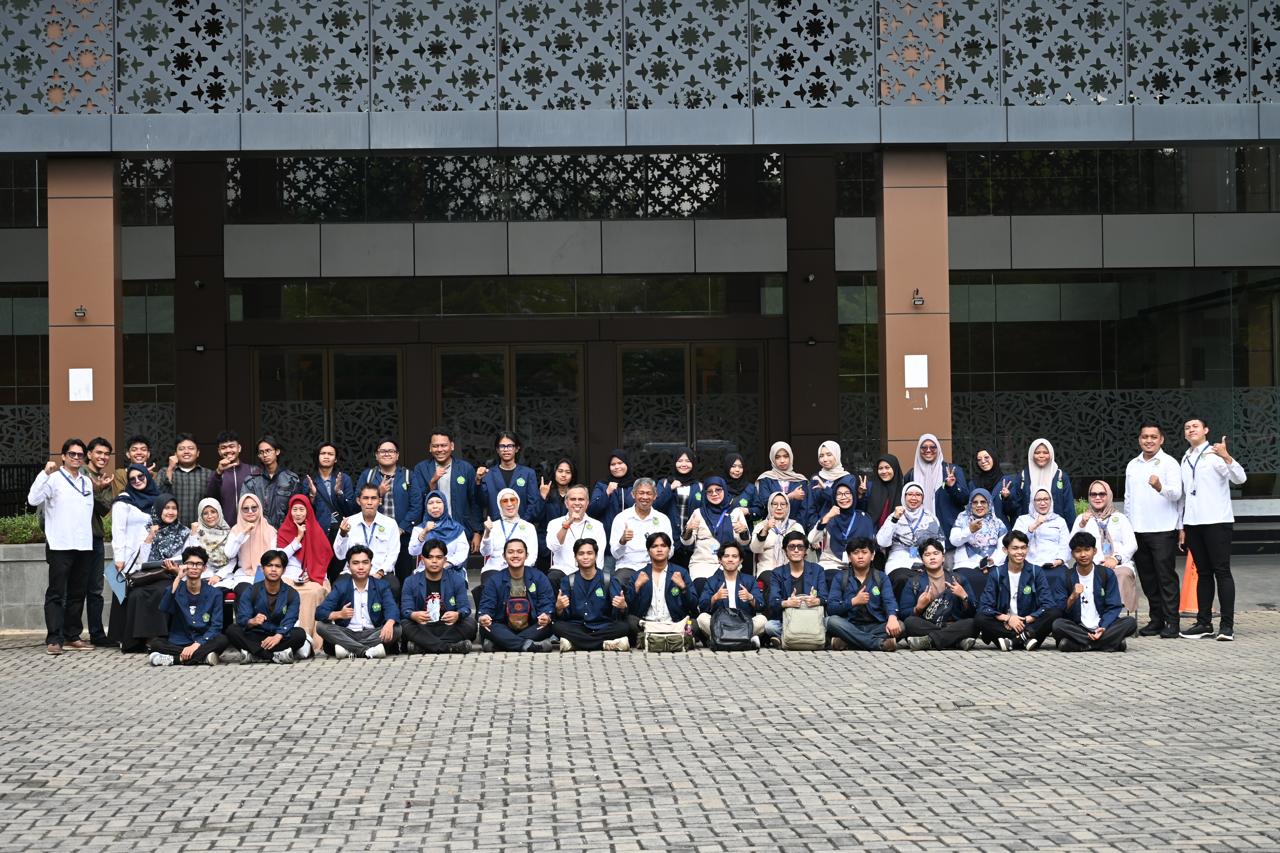 Universitas Bung Hatta Rector Symbolically Sends Off 33 Students for Disaster-Responsive KKN 2026