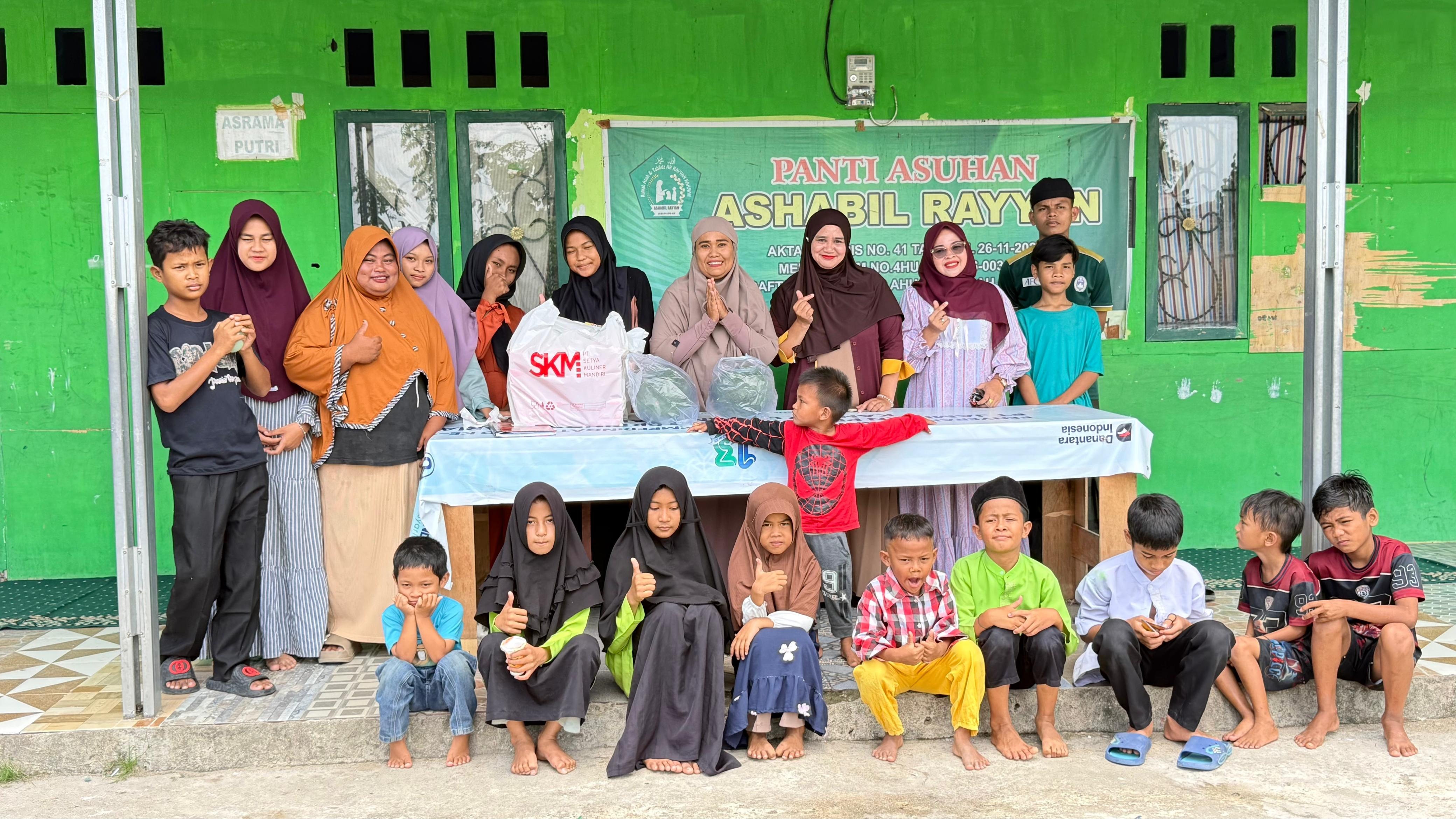 PTIK Universitas Bung Hatta Shares Ramadan Takjil at Ashabil Rayyan Orphanage